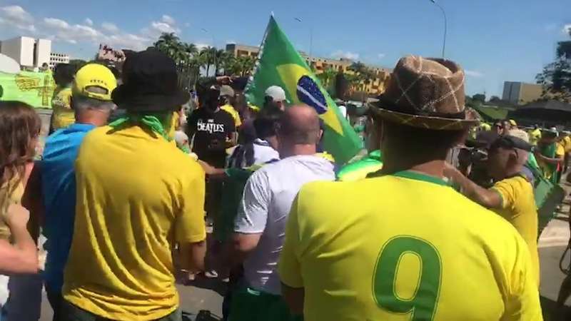 Bolsonaristas convocam caravanas pelo país a favor de Lira e voto