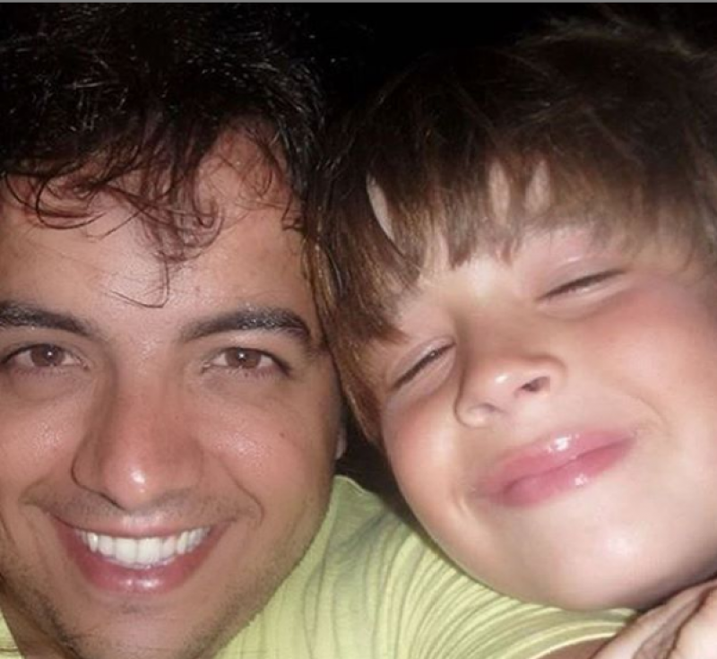 Filho De Leonardo Posta Foto Com Padrasto Em Dia Dos Pais Nossa República 3792