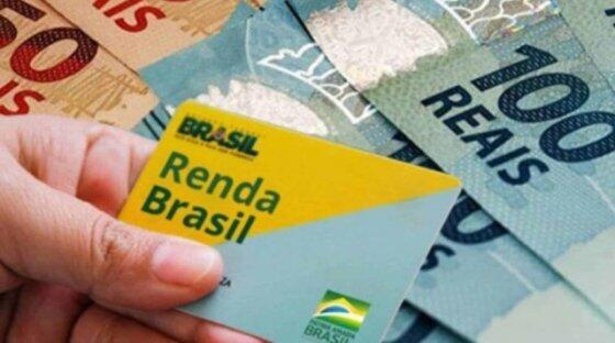 Em franca campanha, Bolsonaro quer substituir o Bolsa Família, do PT, pelo Renda Brasil