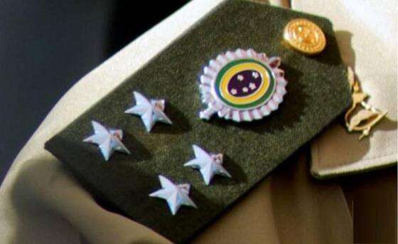 General 4 estrelas/farda