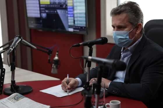 Governador Mauro Mendes em entrevista à Capital FM