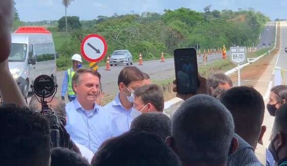 Bolsonaro inaugura 22 km de asfalto na Bahia