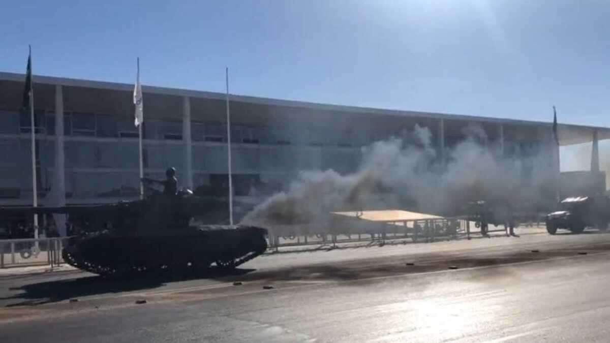 Tanque e fuma&ccedil;a