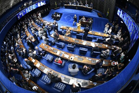Senadores aprovaram, em duas votações, a PEC da Transição que assegurou recursos orçamentários para o Bolsa Família