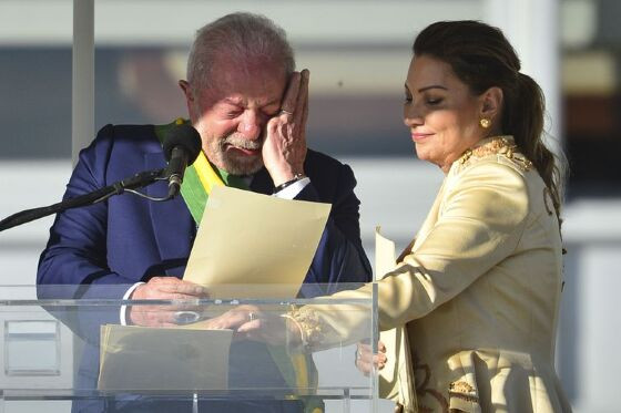 Durante discurso no parlatório, Lula chora a falar dos pobre e desempregados 