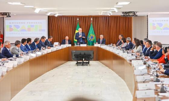 LULA RECEBE GOVERNADORES
