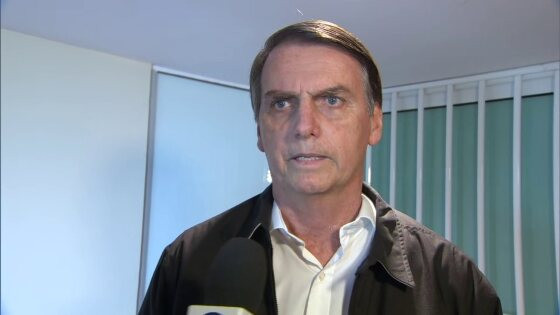 TCU manda Bolsonaro devolver armas e jóias