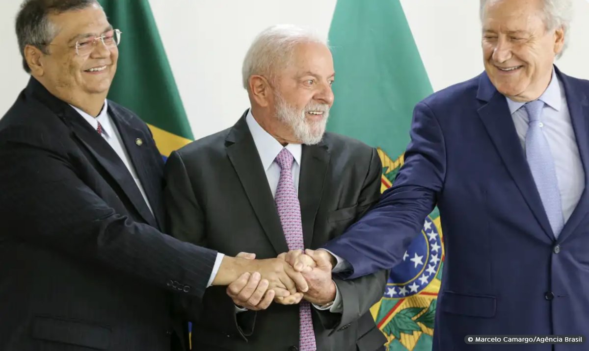 Dino, Lula e Lewandowiski