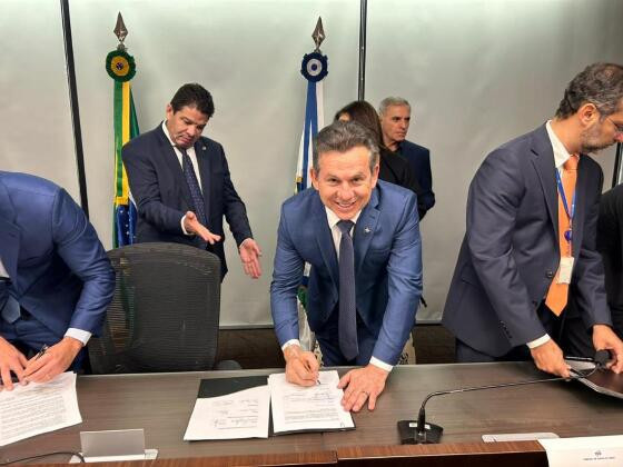 Assinatura do contrato de venda dos trens do VLT