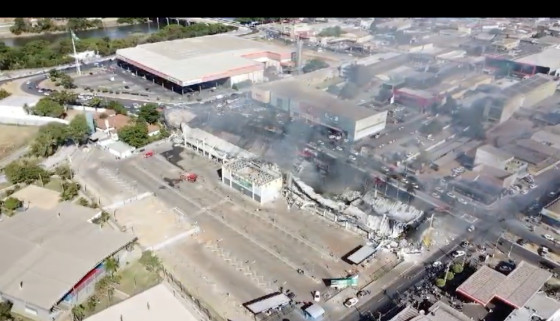 Shopping Popular destruído pela chamas