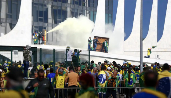 Golpistas depredam sede do STF, Palácio do Planaltpo e Congresso Nacional