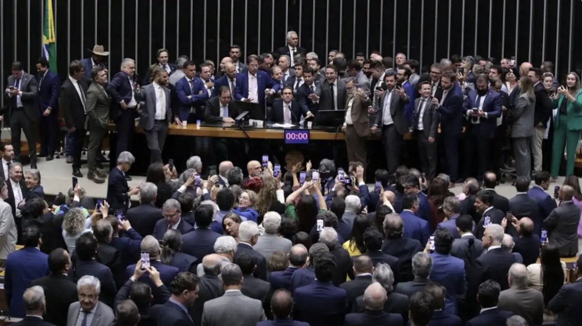 Plenário da Câmara Federal - Extrema direita impede trabalhos 