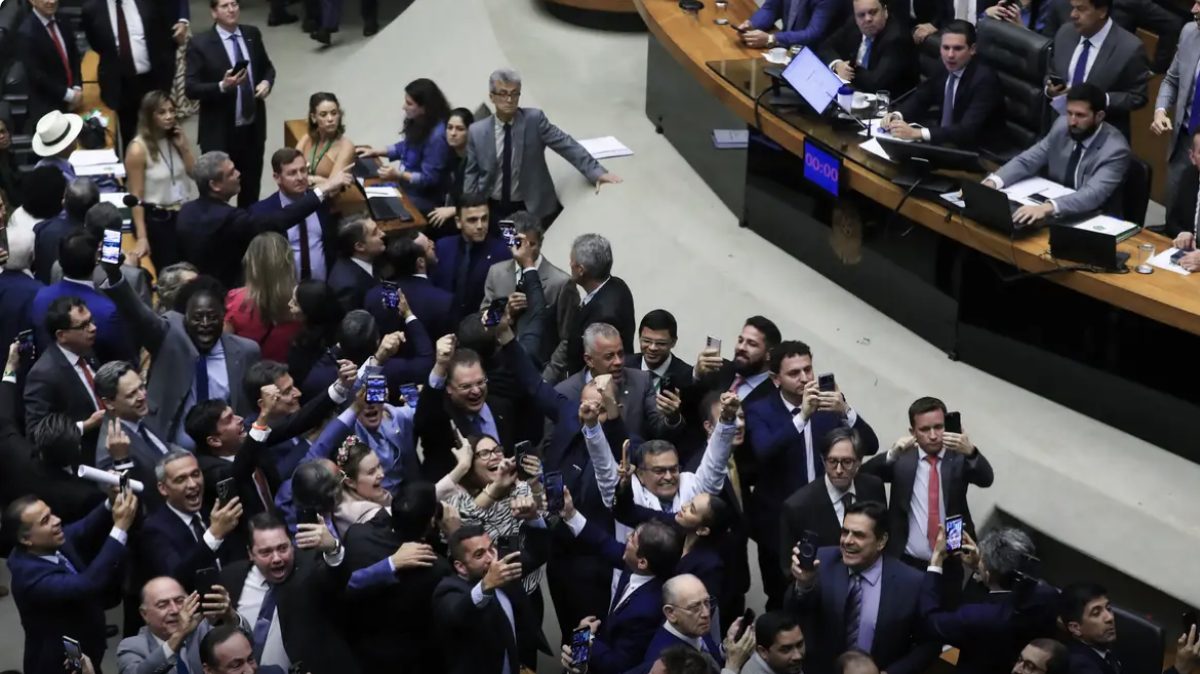 inimigos do povo