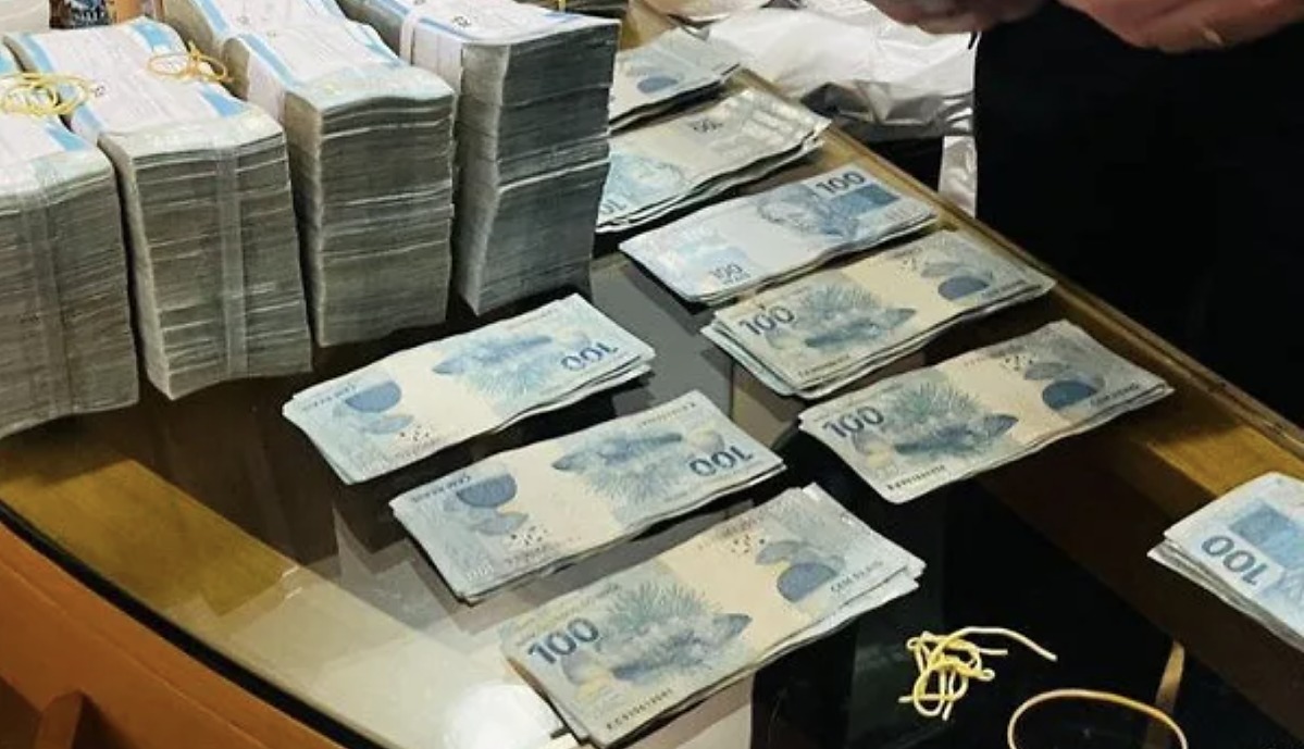 Dinheiro apreendido na casa de S&oacute;stenes Cavalcanti