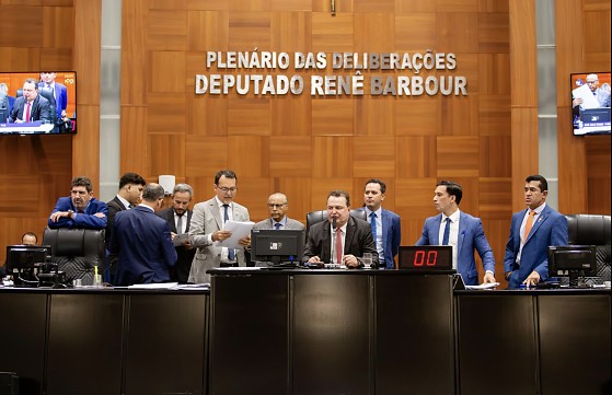 Sessão da AL que aprovou a LOA 2026