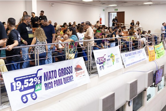 Servidores na ALMT em Sessaõ pelo RGA