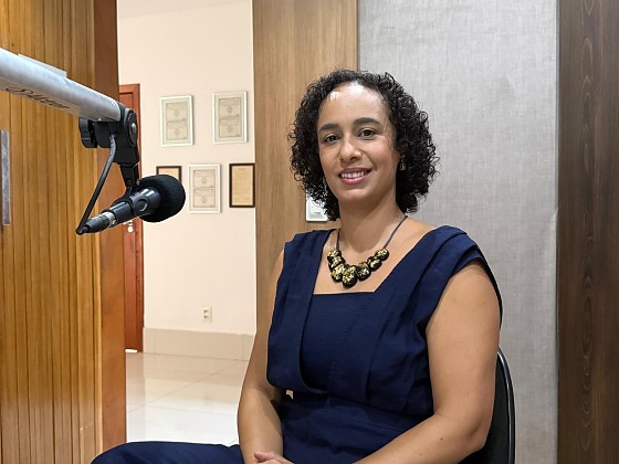 Flora Regina Camargos Pereira durante entrevista sobre trabalho escravo e direitos de profissionais do sexo em Mato Grosso