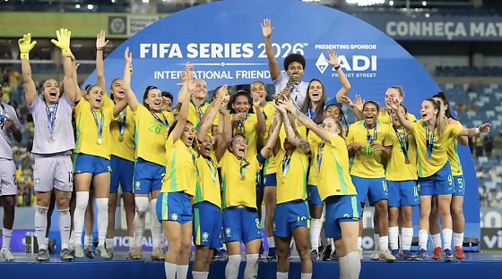 Sekleção feminina na Arena