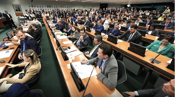 CCJ da Câmara dos Deputados discute PEC do fim da escala 6 x 1