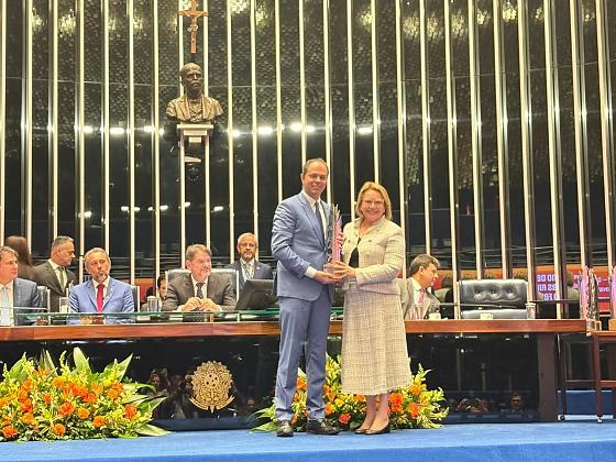premio senado alfabetiza